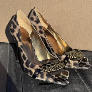 Guess Shoes Womens Size 8.5 Leopard Print Peep Toe Chain High Heel Dress Pumps‎